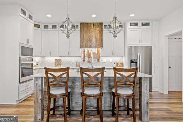 77 N Shore Drive, Cleveland, GA 30528