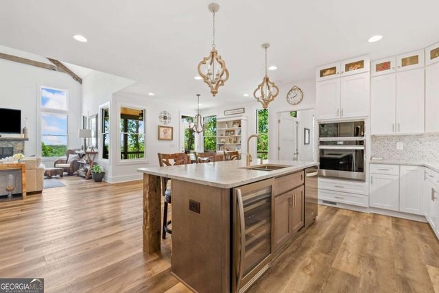 77 N Shore Drive, Cleveland, GA 30528