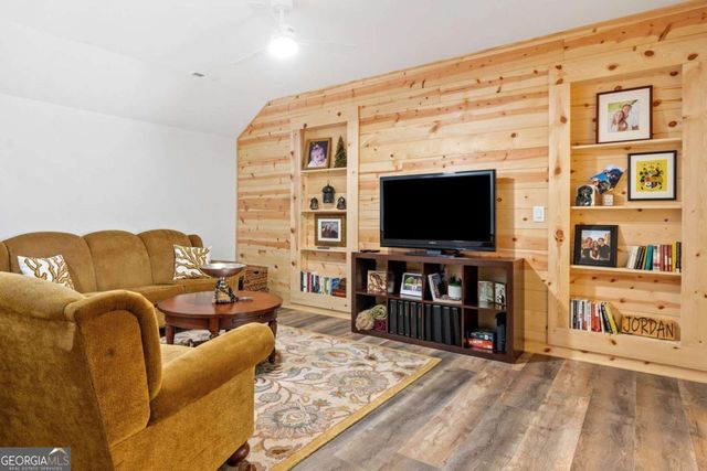 77 N Shore Drive, Cleveland, GA 30528