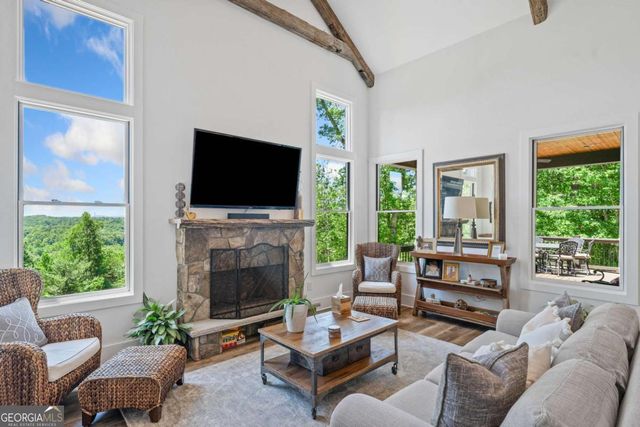 77 N Shore Drive, Cleveland, GA 30528