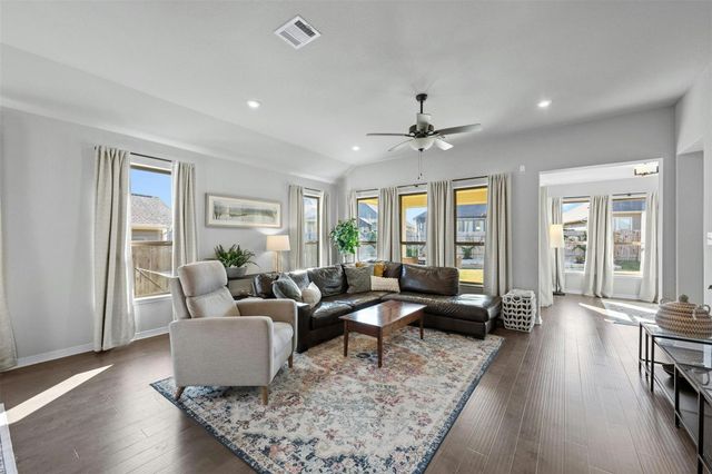 103 Scotsburg ST, Hutto, TX 78634