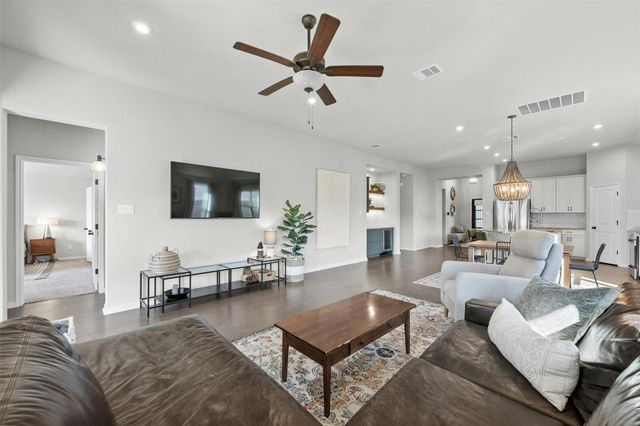 103 Scotsburg ST, Hutto, TX 78634