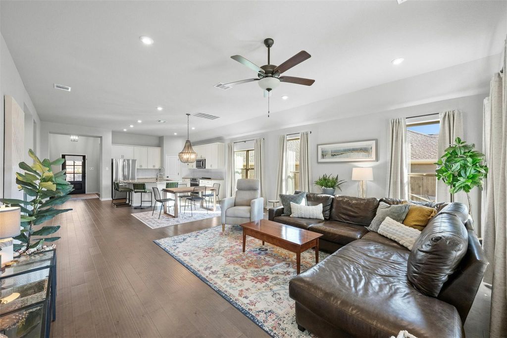 103 Scotsburg ST, Hutto, TX 78634