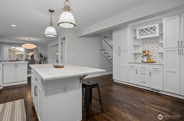 9652 42nd Avenue NE, Seattle, WA 98115