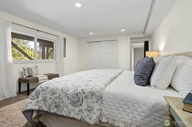 9652 42nd Avenue NE, Seattle, WA 98115