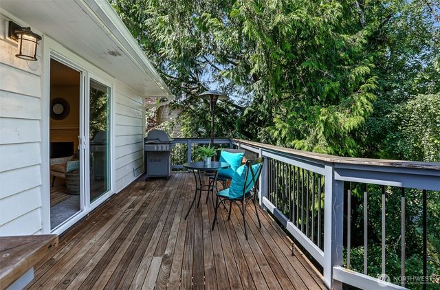 9652 42nd Avenue NE, Seattle, WA 98115