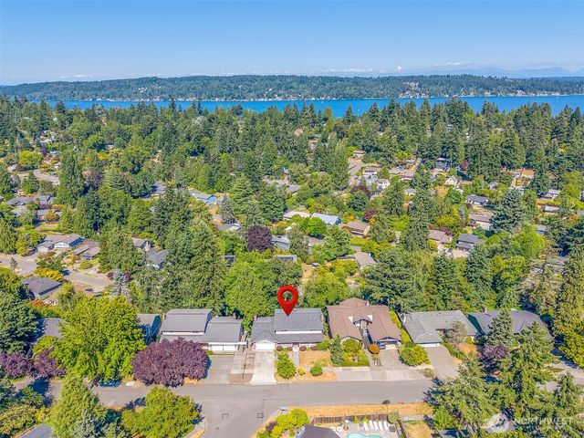 9652 42nd Avenue NE, Seattle, WA 98115