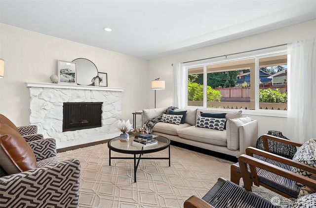 9652 42nd Avenue NE, Seattle, WA 98115