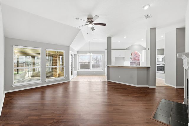 2211 Knob Hill Drive, Corinth, TX 76210