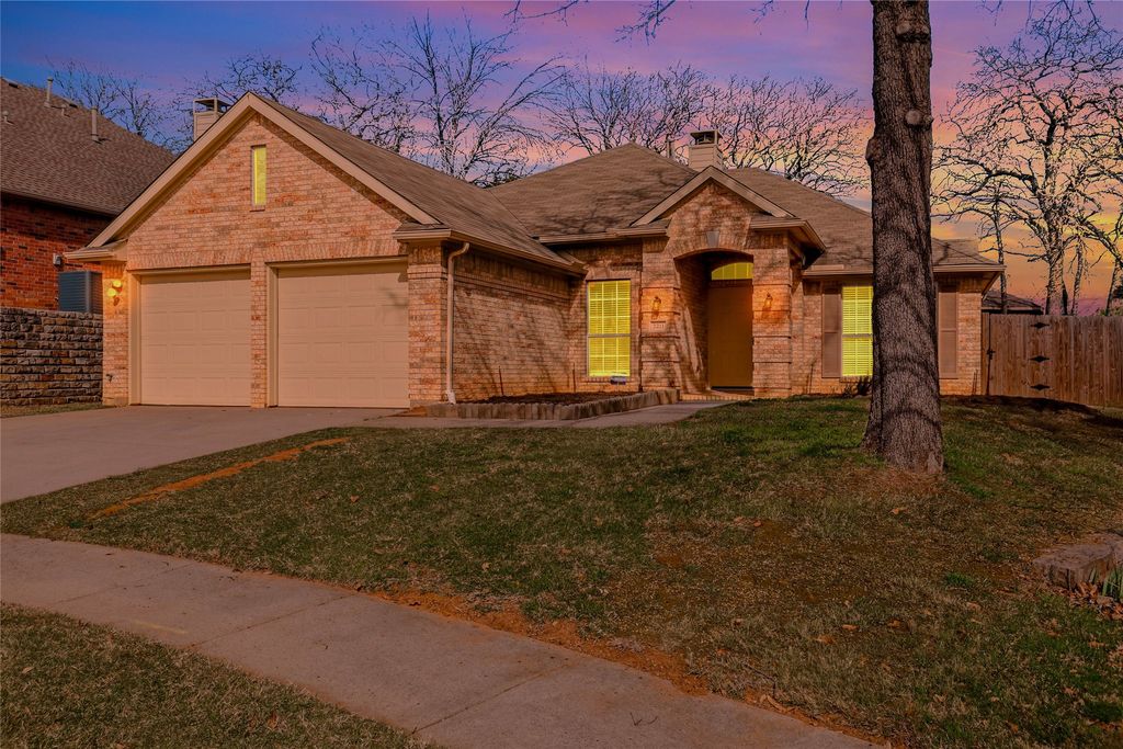 2211 Knob Hill Drive, Corinth, TX 76210