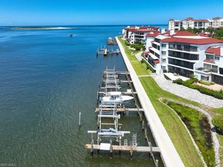 324 La Peninsula BLVD # 324, Naples, FL 34113