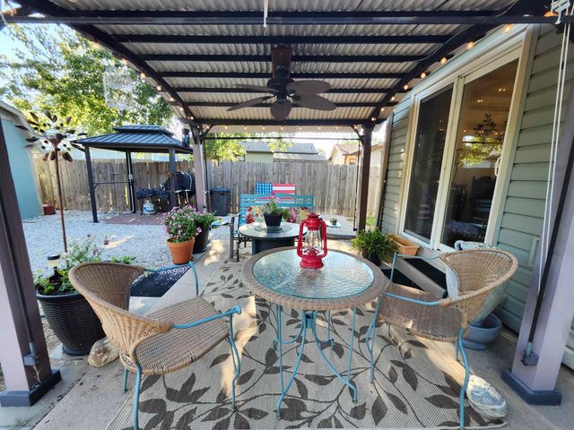 909 E 52nd St S, Wichita, KS 67216