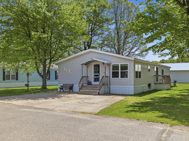 166 Aspen Street NE, Cedar Springs, MI 49319