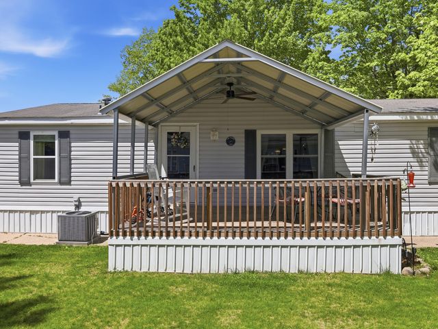 166 Aspen Street NE, Cedar Springs, MI 49319