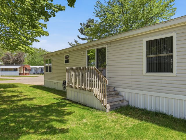 166 Aspen Street NE, Cedar Springs, MI 49319