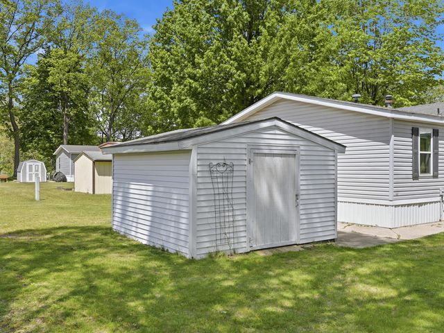 166 Aspen Street NE, Cedar Springs, MI 49319