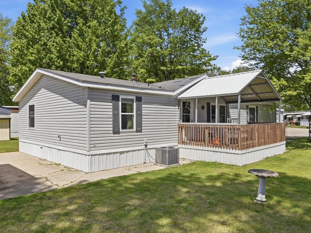 166 Aspen Street NE, Cedar Springs, MI 49319