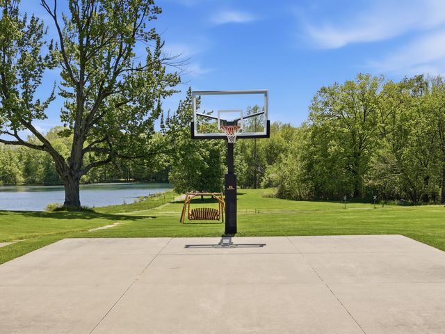 166 Aspen Street NE, Cedar Springs, MI 49319