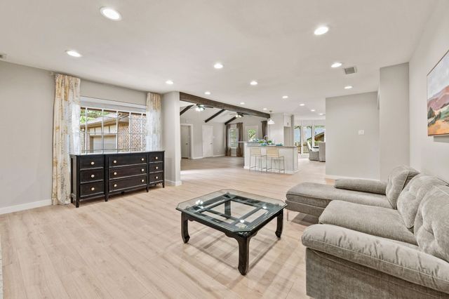 2214 Wilson Drive, Arlington, TX 76011