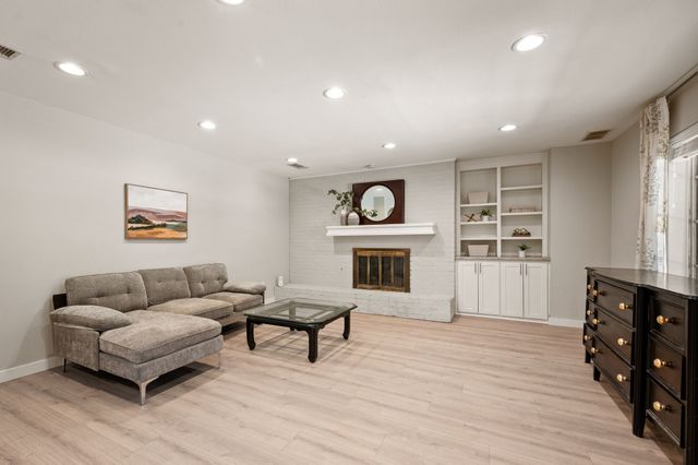2214 Wilson Drive, Arlington, TX 76011