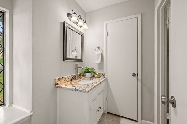 2214 Wilson Drive, Arlington, TX 76011