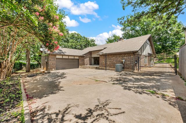 2214 Wilson Drive, Arlington, TX 76011