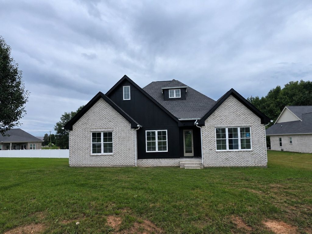 61 Hickory Grove Dr, Morrison, TN 37357
