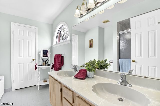 22 Faesch Ct 22, Rockaway Twp., NJ 07866