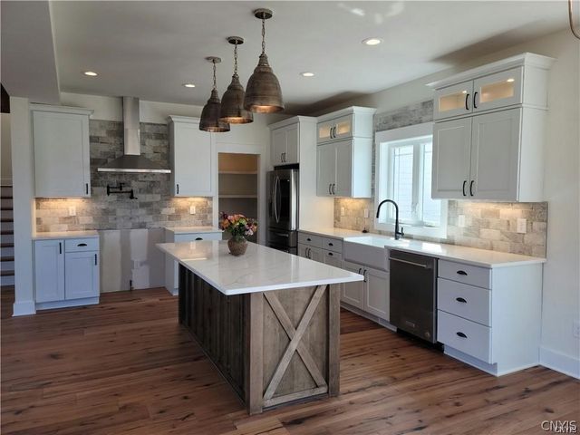 8835 NWR Gaskin Road, Clay, NY 13041