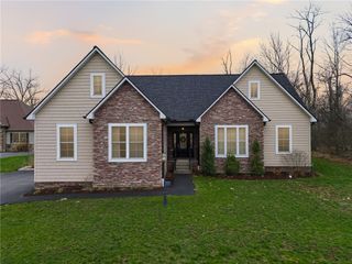 660 Gamble Rd, Oakdale, PA 15071