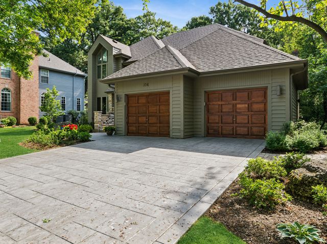 304 Apple River Drive, Naperville, IL 60565