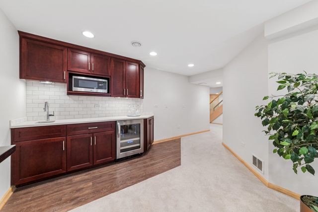 304 Apple River Drive, Naperville, IL 60565