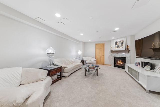304 Apple River Drive, Naperville, IL 60565