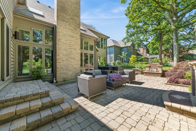 304 Apple River Drive, Naperville, IL 60565