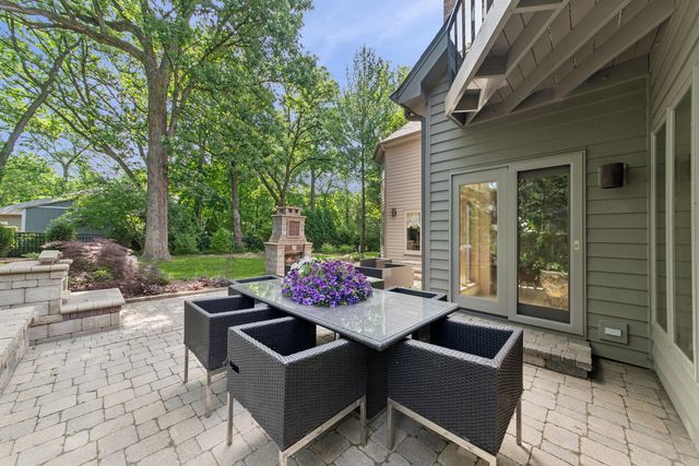 304 Apple River Drive, Naperville, IL 60565