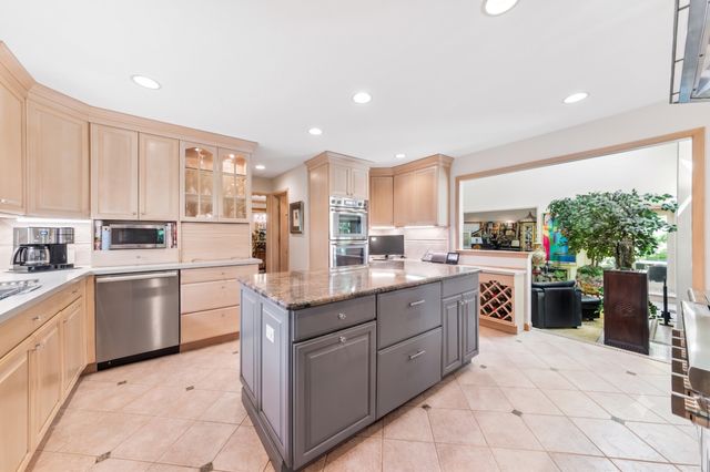 304 Apple River Drive, Naperville, IL 60565