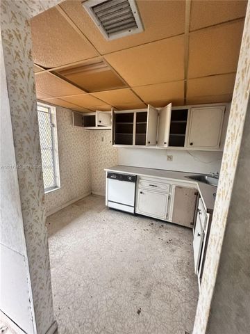 6001 NW 61st Ave 111, Tamarac, FL 33319