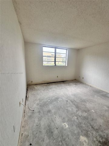 6001 NW 61st Ave 111, Tamarac, FL 33319