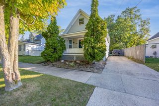 607 Maple Street, Cadillac City, MI 49601