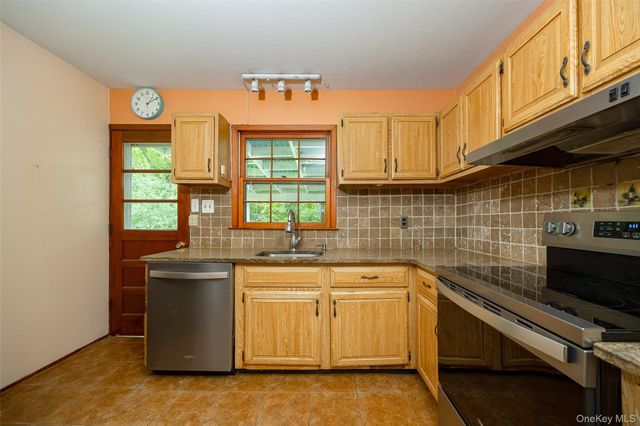 28 Robert Lane, Wappingers Falls, NY 12590