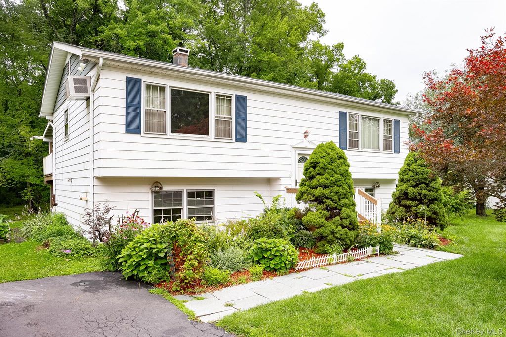 28 Robert Lane, Wappingers Falls, NY 12590