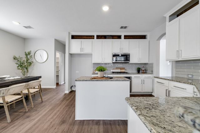 2001 Fair Oaks Circle, Corinth, TX 76210