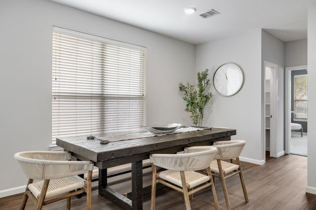 2001 Fair Oaks Circle, Corinth, TX 76210