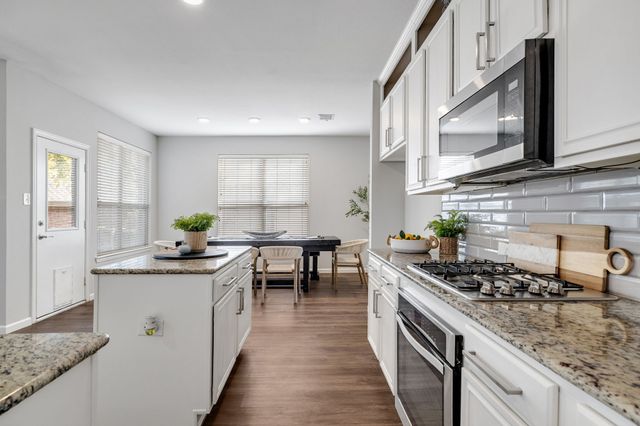 2001 Fair Oaks Circle, Corinth, TX 76210