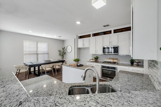 2001 Fair Oaks Circle, Corinth, TX 76210