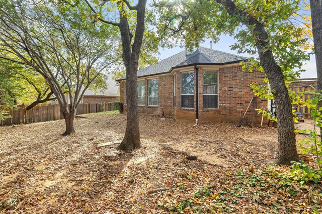 2001 Fair Oaks Circle, Corinth, TX 76210