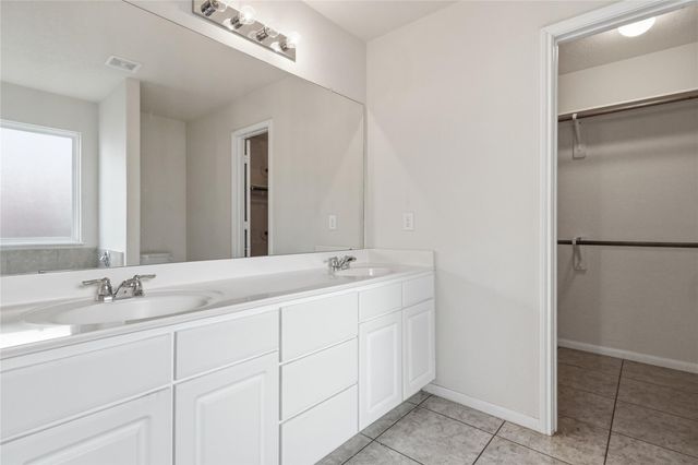 12530 Greencanyon Dr, Houston, TX 77044