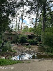 3008 Woodbine Street, Jackson, MS 39212