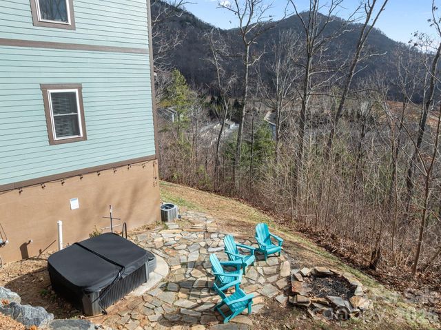 64 Crystal June Lane, Asheville, NC 28803