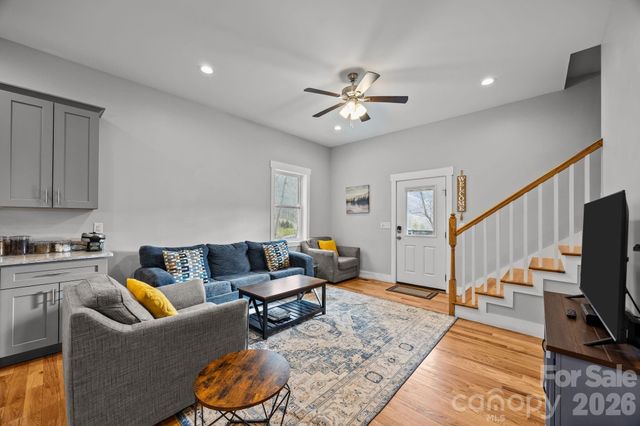 64 Crystal June Lane, Asheville, NC 28803